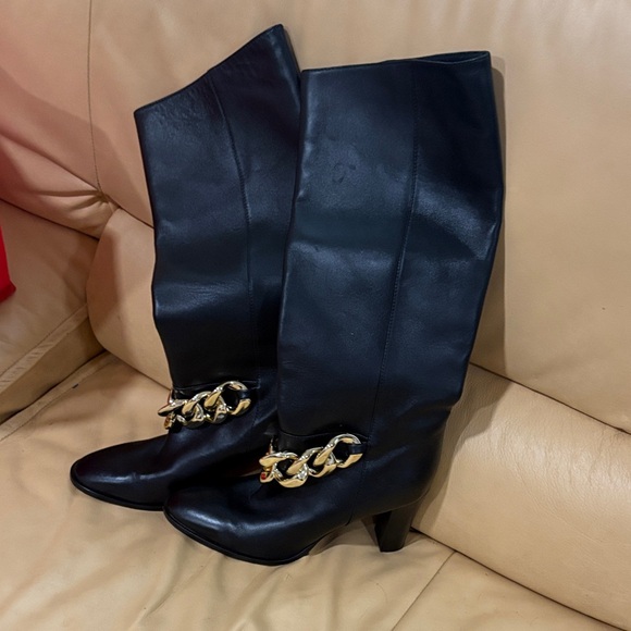 Soft Italian Leather  Boots with Gold Belt
Vero Cuoio - Picture 1 of 9